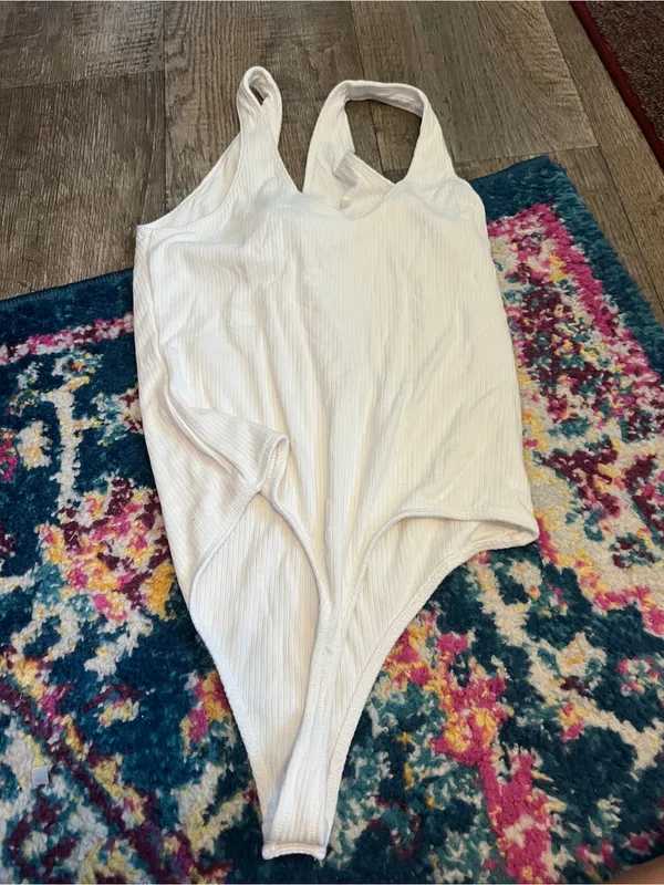 Abercrombie Women’s White Ribbed Tie-Front Bodysuit - Image 8