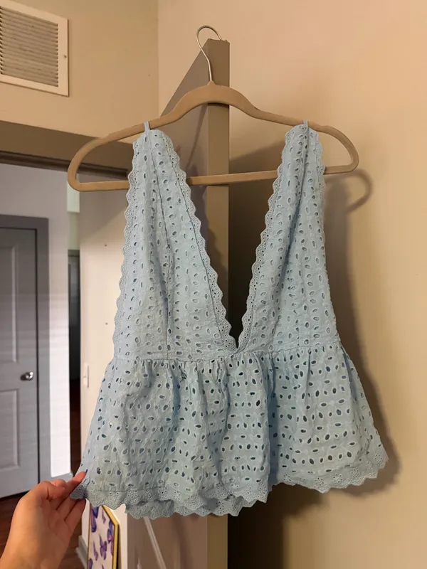 Light Blue Eyelet Plunge Neck Peplum Top Size Medium - Image 3