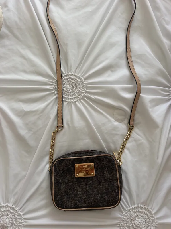 Michael Kors Crossbody - Image 2