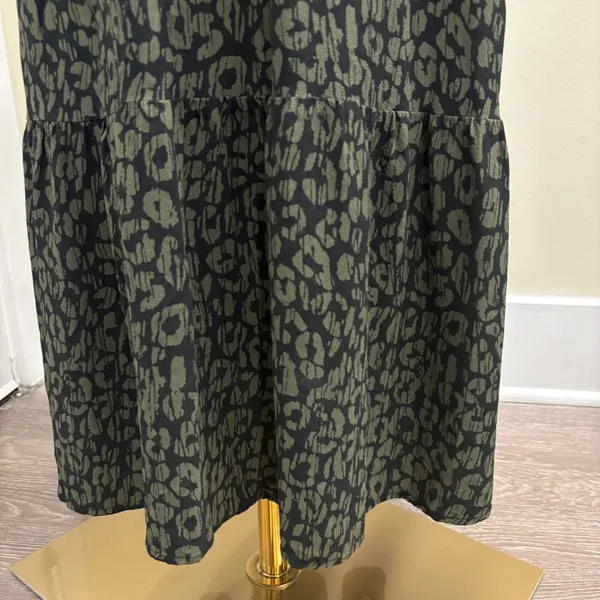 Rails Maple Dress Olive‎ Batik Cheetah Animal Print Midi V-Neck Long Sleeve M - Image 8