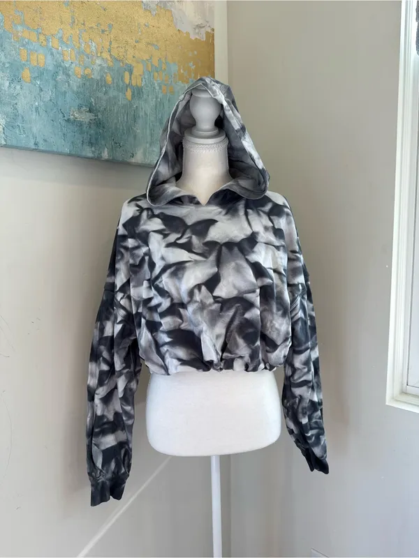 lululemon athletica LA All Yours Bubble Hem Light Gray Hoodie Size 6 - Image 3