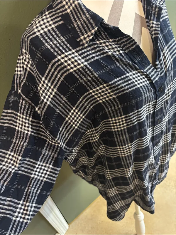 Banana Republic Navy and White Plaid Button-Down Shirt - Image 2
