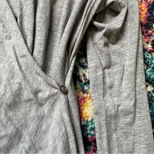 Lululemon Women’s Radiant Long Sleeve Top Size 2 Gray Surplice V Neck Athletic - Image 7