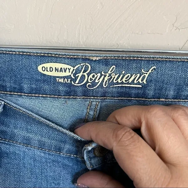 Old‎ Navy Boyfriend Glacier Cropped Denim Jeans - Image 5