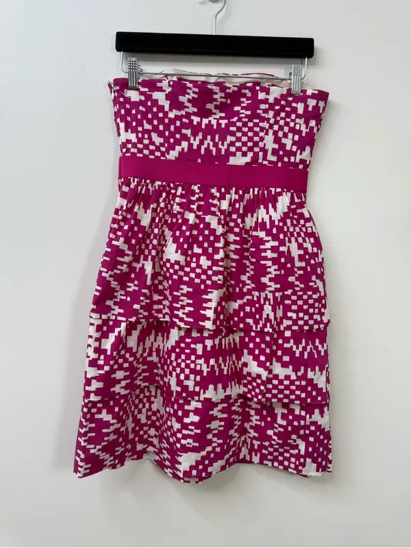 Banana Republic Strapless Fuchsia Patterned Tiered Dress size 4 - Image 3