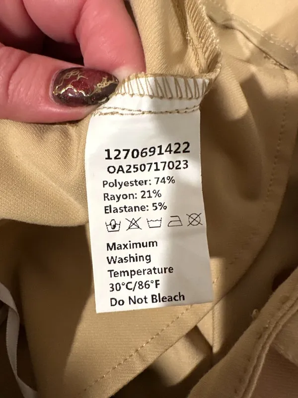 COMMENSE NWT Khaki Pleated Cuffed Bermuda Shorts Size M - Image 5