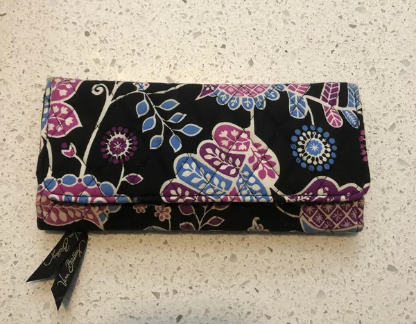 magnetic closure wallet, width is 8.5, length is 4.5 EUC - Image 5