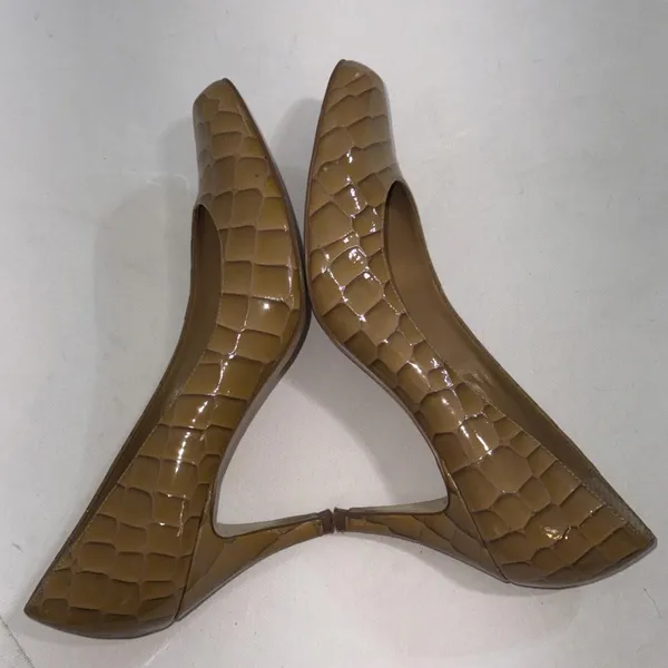 BCBG Girls‎ Tan Old Money Timeless Classic Leather Snake Skin Pumps Heels Size 7 - Image 9