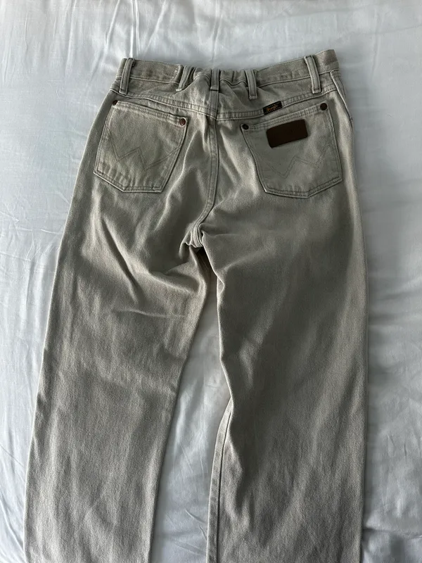 High-Waisted Jeans - Image 3