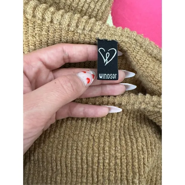 Windsor sweater size small - Image 3