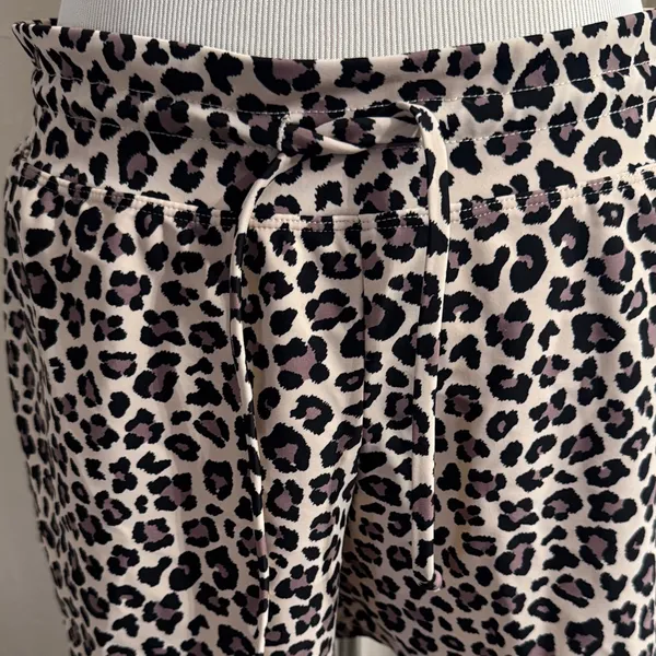 Leopard Print Women's swimming Shorts Brown Size L - Image 2