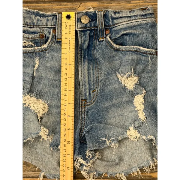 Abercrombie & Fitch Curve Love‎ High Rise Mom Shorts Distressed Light Wash 00/24 - Image 7