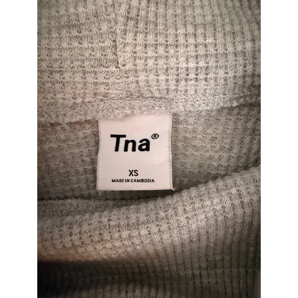Aritzia Tna Thermal Waffle Knit Cowl Neck Top Grey Curved Hem Long Sleeve XS - Image 4