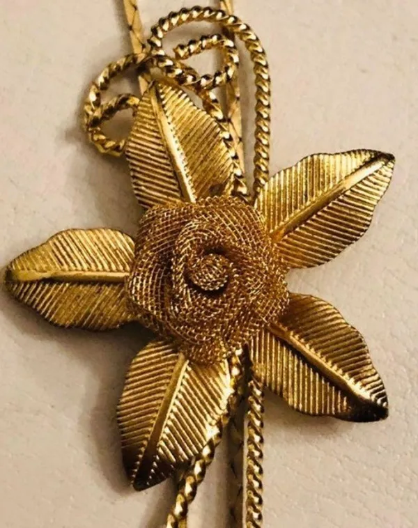 Vintage Flower Gold Tone Lariat Necklace - Image 3
