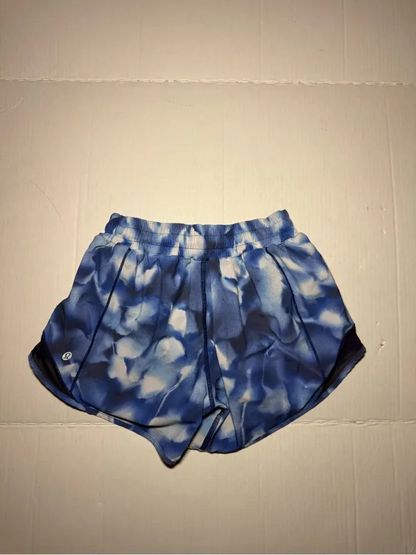 Lululemon Hotty Hot Shorts 4" Tall - Image 4