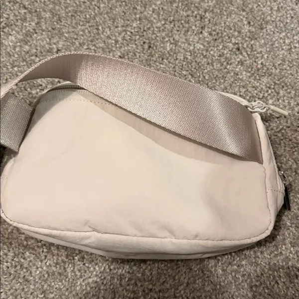 Lululemon Beltbag - Image 2