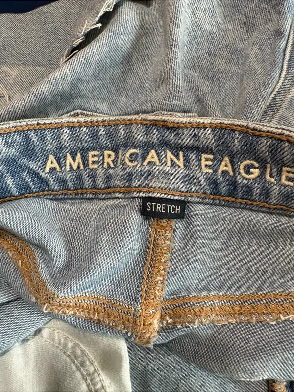 American Eagle Blue Denim Mom Shorts High Rise Frayed Hem Stretch Size 14 - Image 2