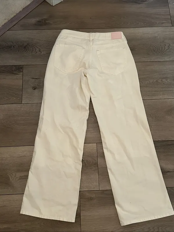 Cutest Womens Hollister Low-Rise Baggy Jeans in White - Image 2