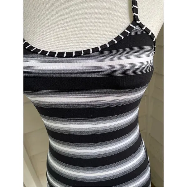 Lululemon Power Y Athletic Padded Tank Black White Stripe Size 6 - Image 7