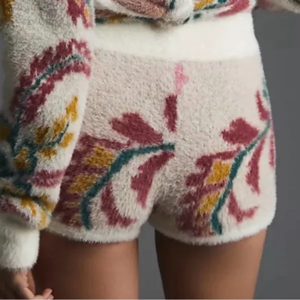 Anthropologie Daily Practice‎ Fuzzy Floral shorts size Small - Image 3