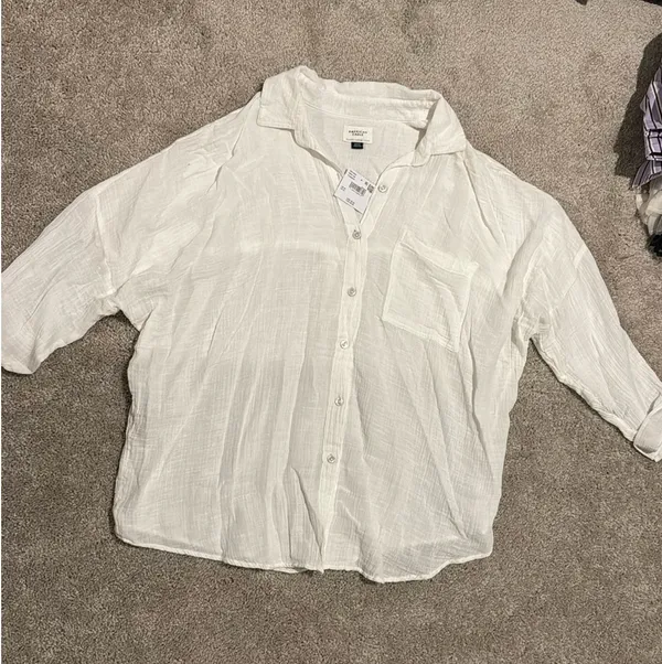 American Eagle Gauzy Coverup Shirt - Image 4