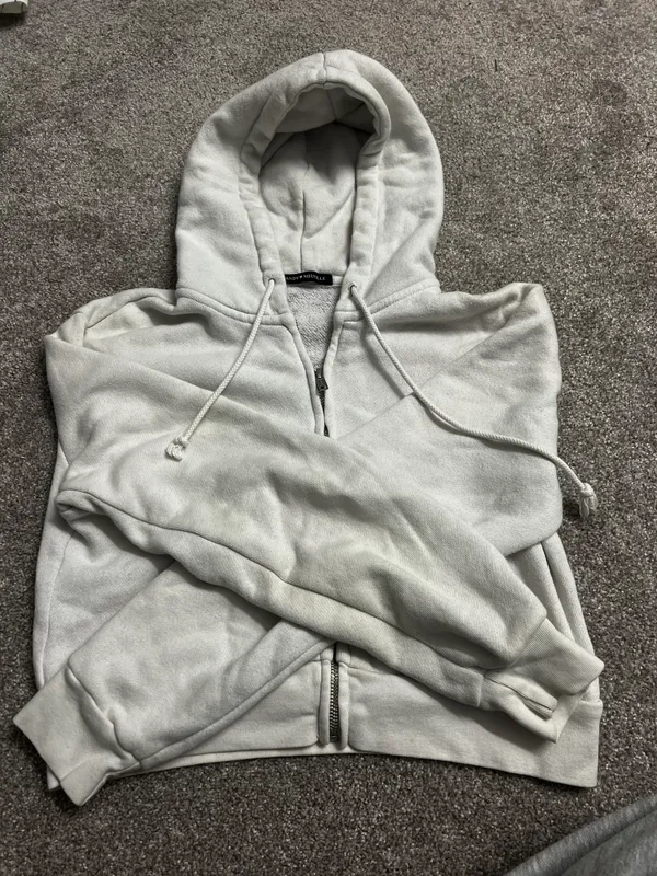 Brandy Melville White Cropped Zip Up Hoodie - Image 3