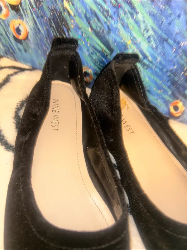 Nine West Black Velvet Ballet Flats Size 6.5 - Image 4