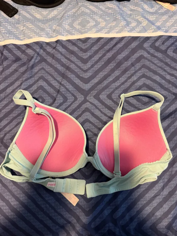 PINK Victoria's Secret Light Sage Molded T-Shirt Bra - Image 3