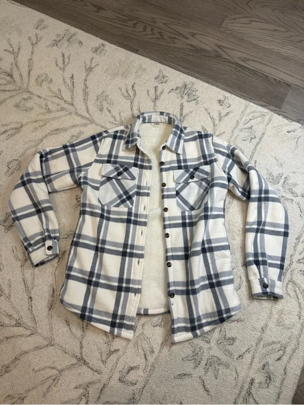 Boutique Cozy Sherpa-Lined Plaid Shacket Jacket Cream & Blue Gray XS | Like New - Image 2