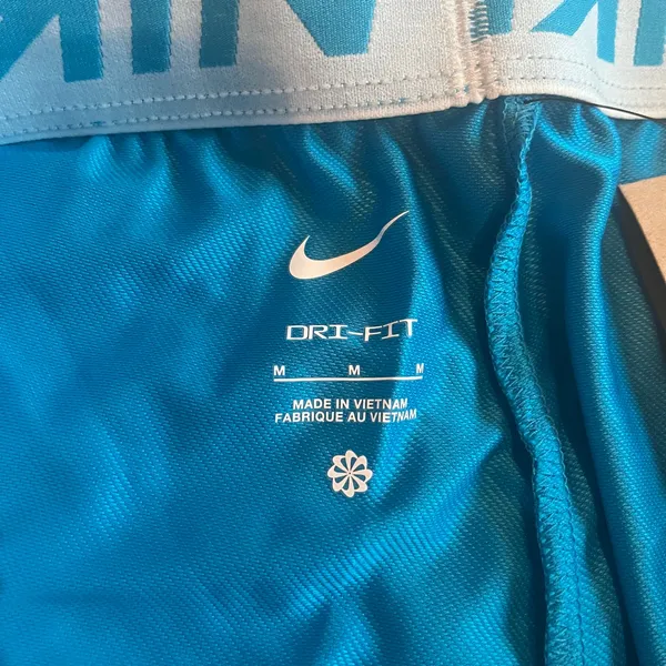 NWT! Nike Women's Dri-Fit Attack Training Shorts Blue Size Medium - Image 3