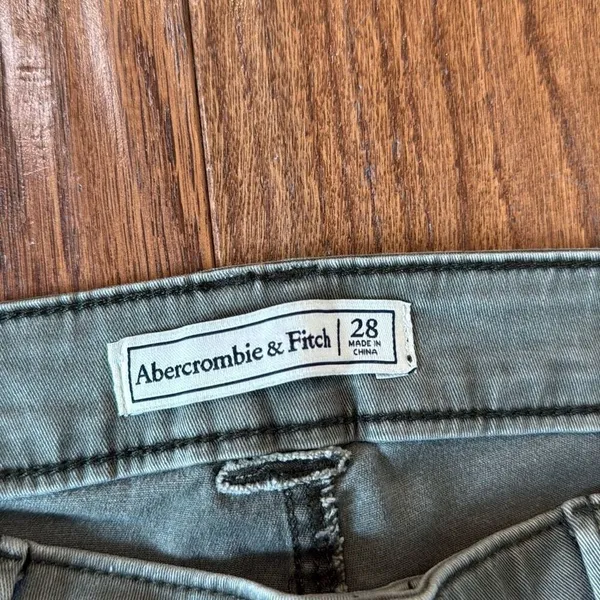 Abercrombie & Fitch olive mid rise seamed skinny pant size 28 - Image 4