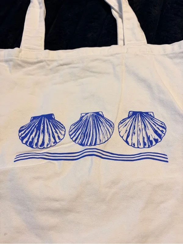 Canvas Shell Tote Bag in White with Blue Print - Image 3