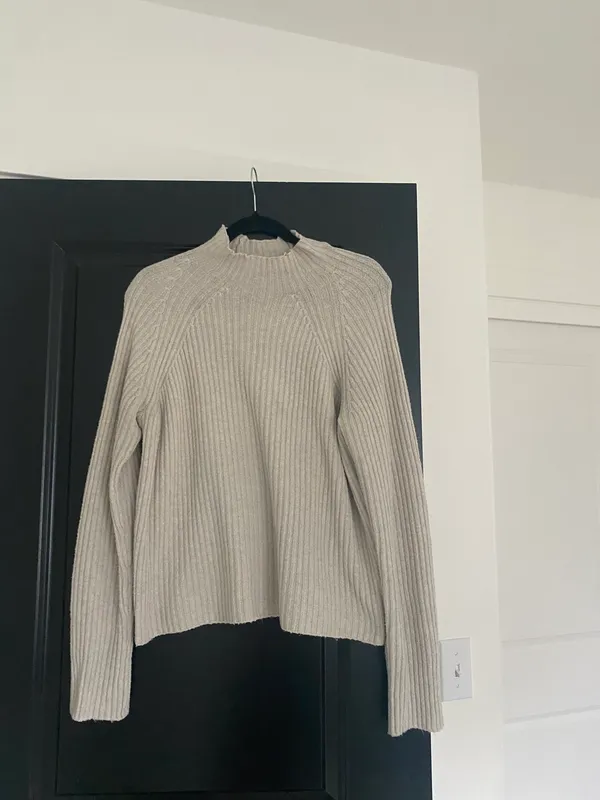 Ribbed Neutral Sweater Size M - Image 3