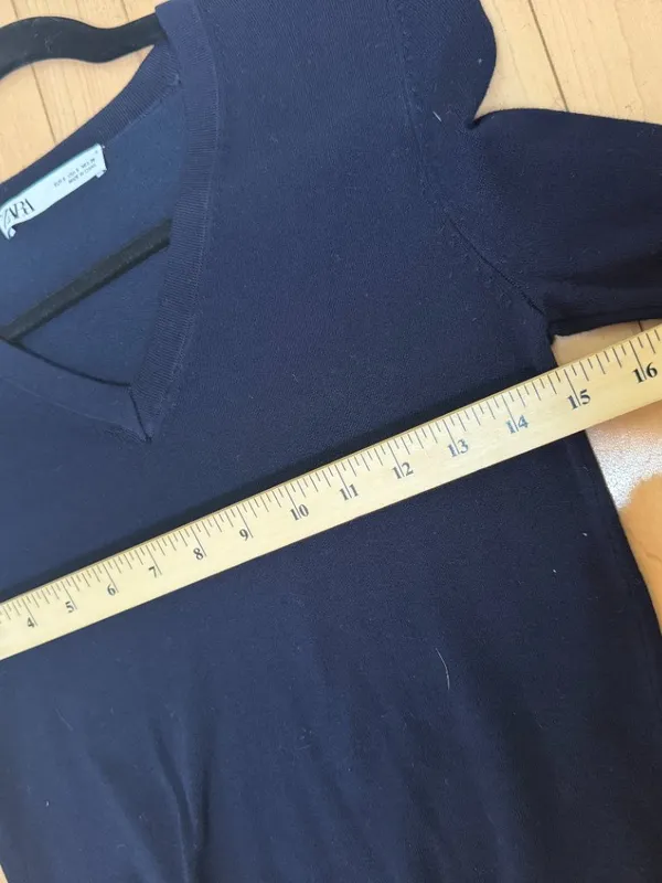Zara V Neck Fine Gauge Sweater with Gold Button Sleeve Detail Navy Size Small - Image 7