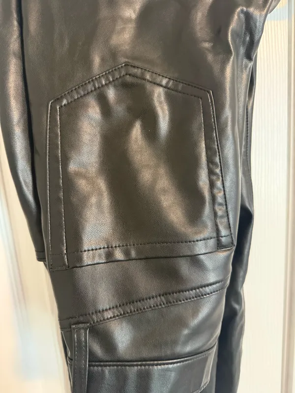 Abercrombie and fitch new with tags 26 short black leather pants - Image 6