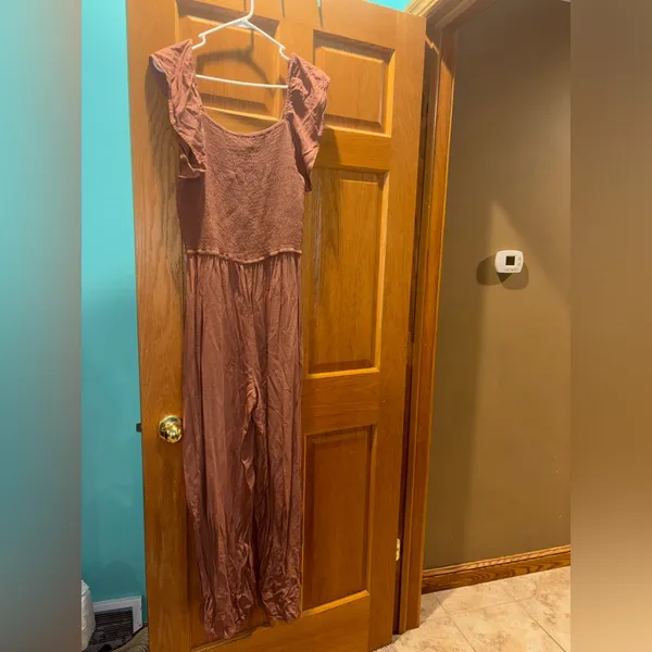 T.J.Maxx Rust colored Jumpsuit with ruffled shoulders White Size XL - Image 4