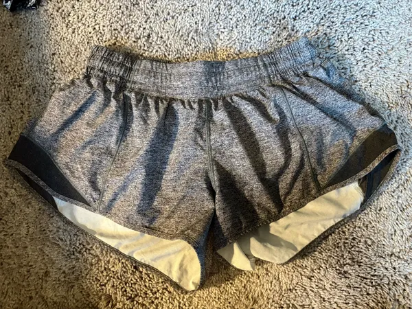 Lululemon Hotty Hot Low-Rise Lined Short 2.5 - Image 3