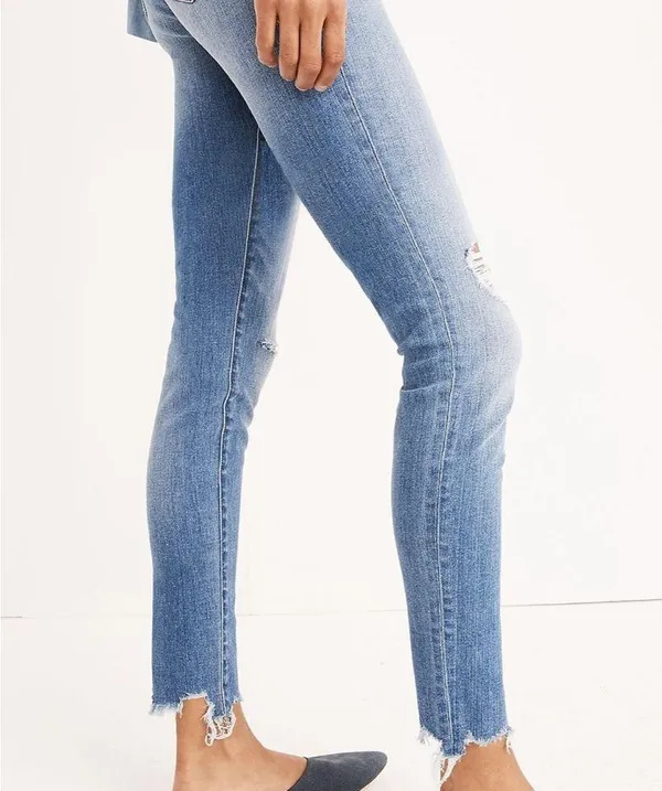 Madewell 9" Mid-Rise Skinny Jeans in Frankie Wash: Torn-Knee Edition - Image 2