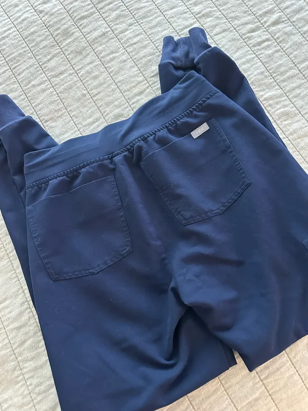 FIGS Jogger Scrub Pants - Image 4