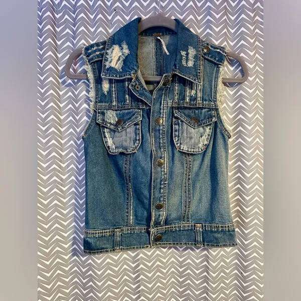 Free People | "Moody Macrame" distressed denim vest with a crochet back, size XS - Image 4