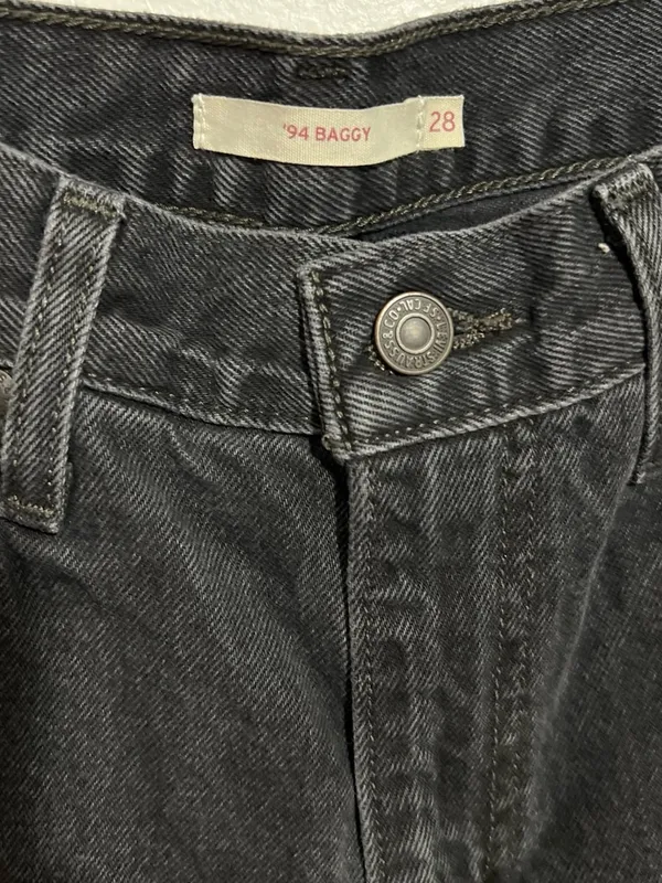 #32 NWOT Levi’s Black ‘94 Baggy Jeans Size 28 - Image 3