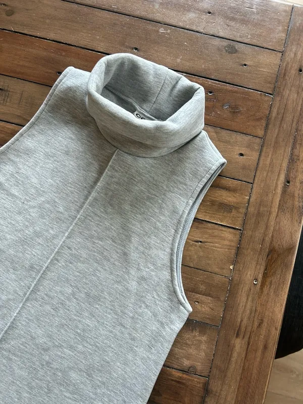 NWT OGL Turtleneck Split Hem Gray Tank Top S - Image 4