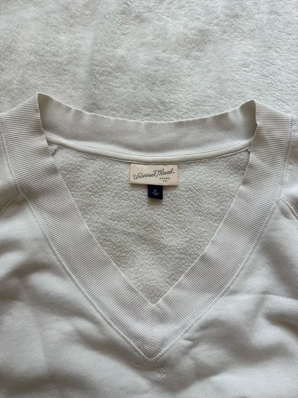 Universal Threads V-Neck Sweatshirt - Image 3