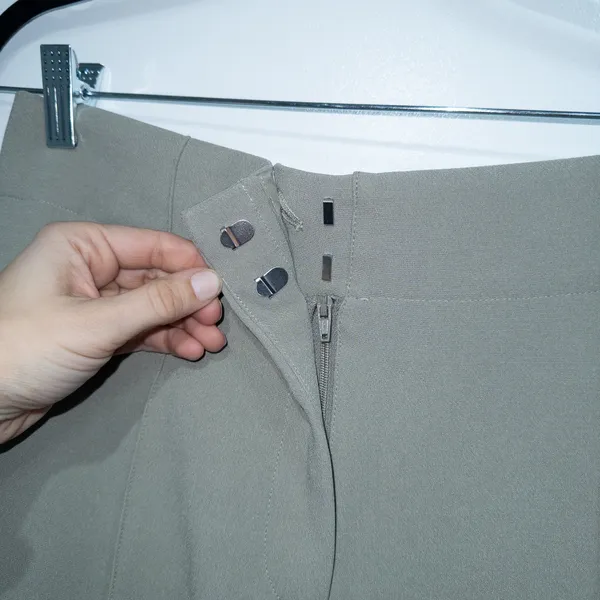Club Monaco Green Oak/Chene High Rise Fluid Crepe Trousers Size 8 NWT - Image 3