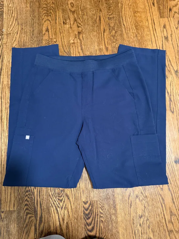FIGS Scrub Pants cargo medium  - Image 2