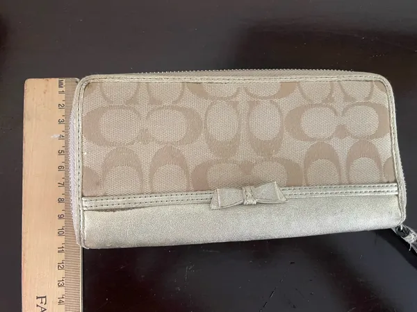 Coach Khaki Wallet - Image 7