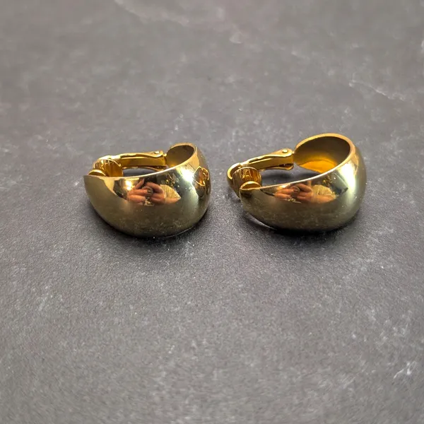 Vintage Clip On Earrings Stylish Mirrored Gold Tone Elongated Hoops 7/8" - Image 3