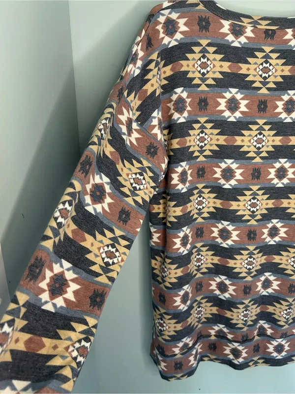 Sew in Love Southwest Aztec Native Print Long Sleeve Pullover Size Small - Image 5