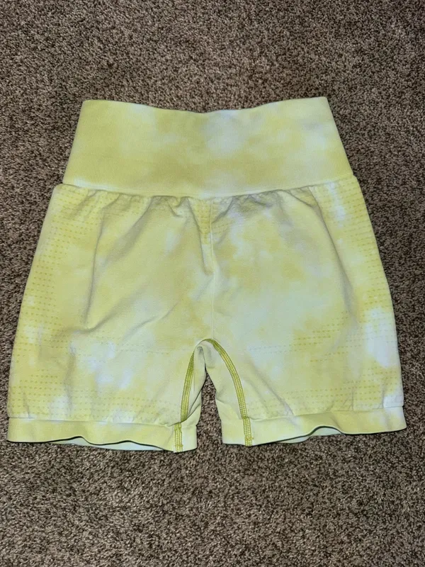 Gymshark Seamless Tie-Dye High-Waisted Shorts in Yellow/Green - Image 3