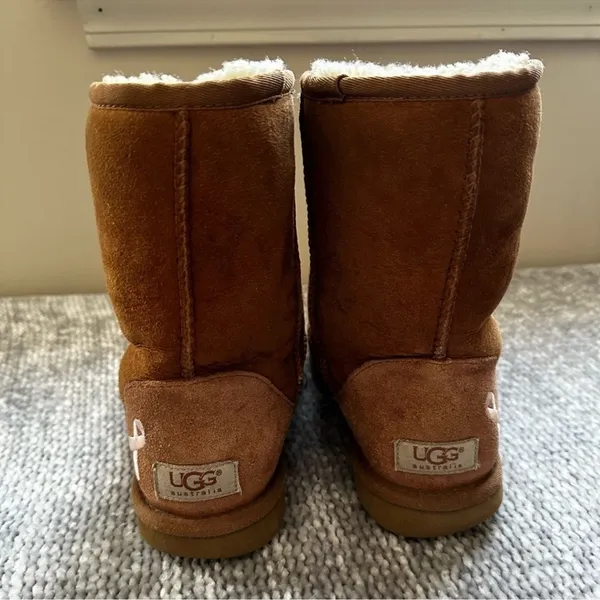 UGG Classic Short Breast Cancer Awareness Chestnut Boots Pink Ribbon Size 6 Rare - Image 5